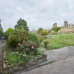 Caedmon House At Abbey Γουίτμπι